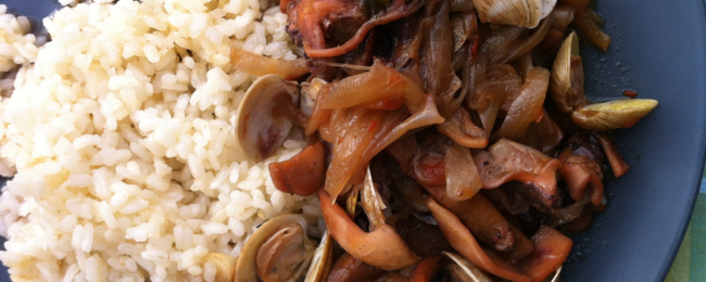 Chipirones encebollados con arroz