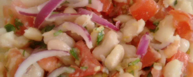 Ensalada alubias blancas y cebolla